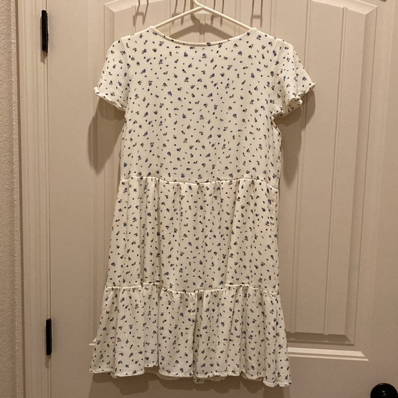 American Eagle V-Neck Flutter Sleeves Flowy Cream Color with Flowers Size M - Picture 5 of 9